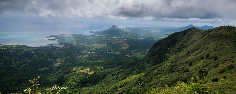 View of Mauritius from a mountain top. Photo by: <a href="https://www.flickr.com/photos/127339305@N05/17175739036/" target="_blank">Ludvig Lubgeigt</a>